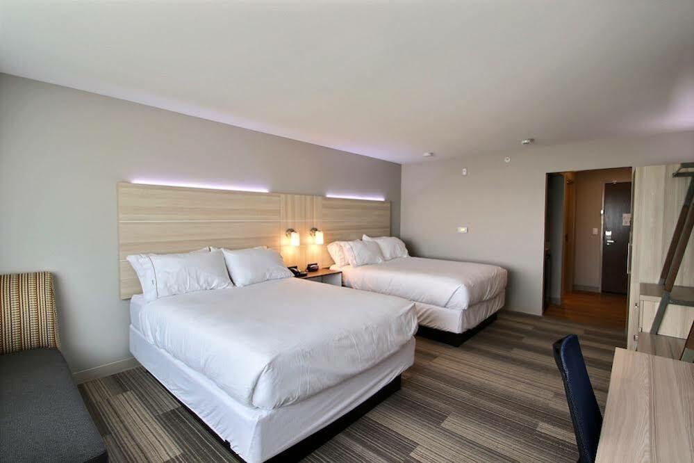 Holiday Inn Express & Suites Fond Du Lac By Ihg Εξωτερικό φωτογραφία