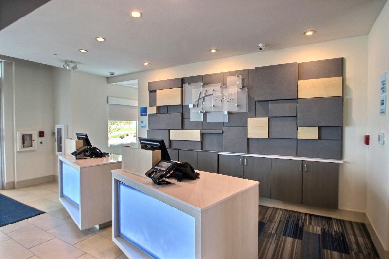 Holiday Inn Express & Suites Fond Du Lac By Ihg Εξωτερικό φωτογραφία